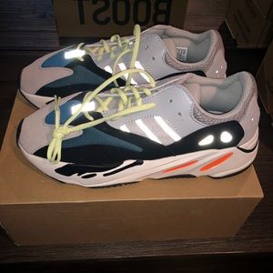 Yeezy 700 Size 9